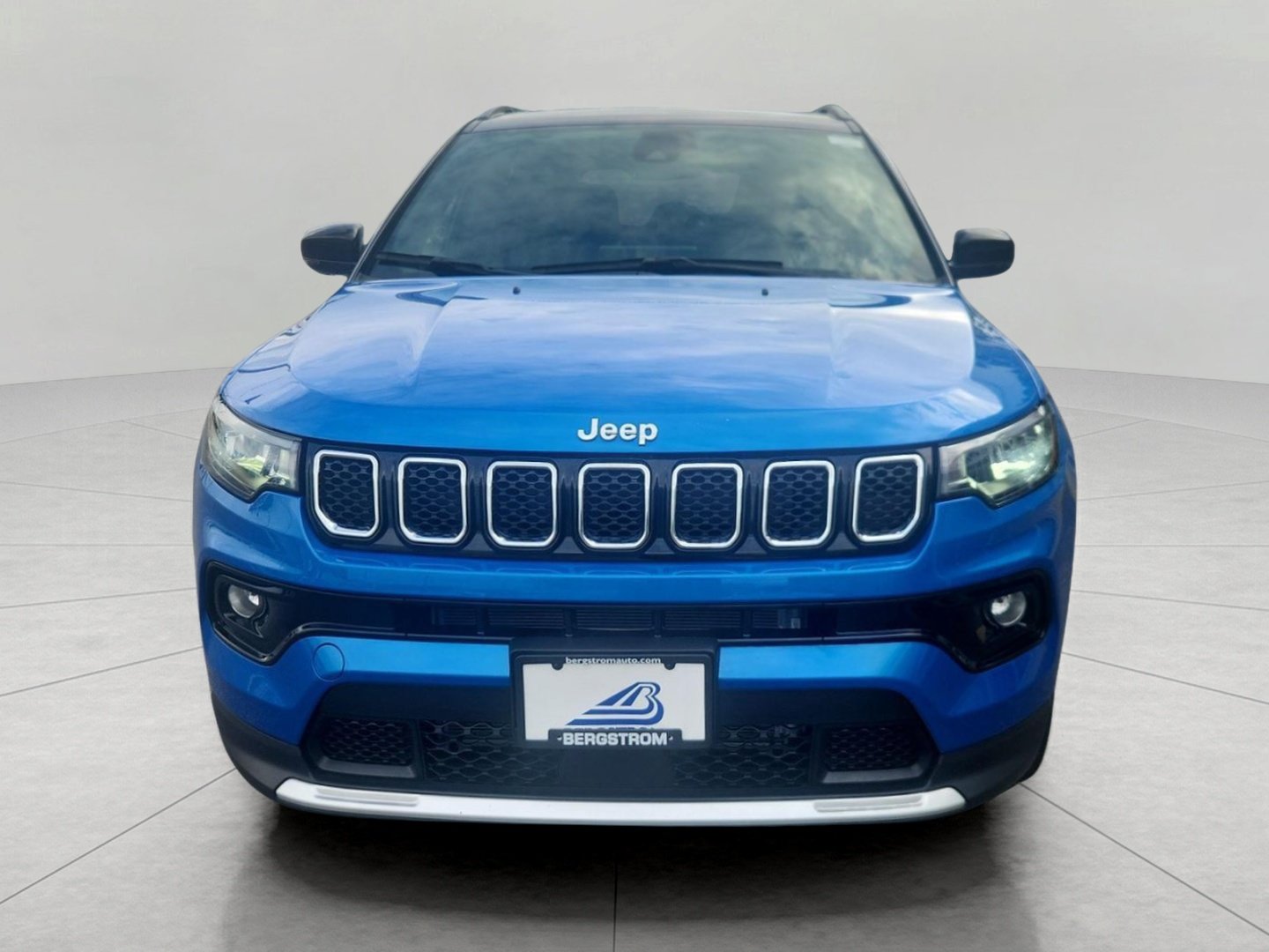 Used 2023 Jeep Compass Limited AWD/4WD image 4