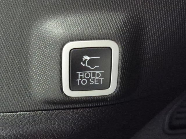 Used 2023 Jeep Grand Cherokee Overland AWD/4WD image 29