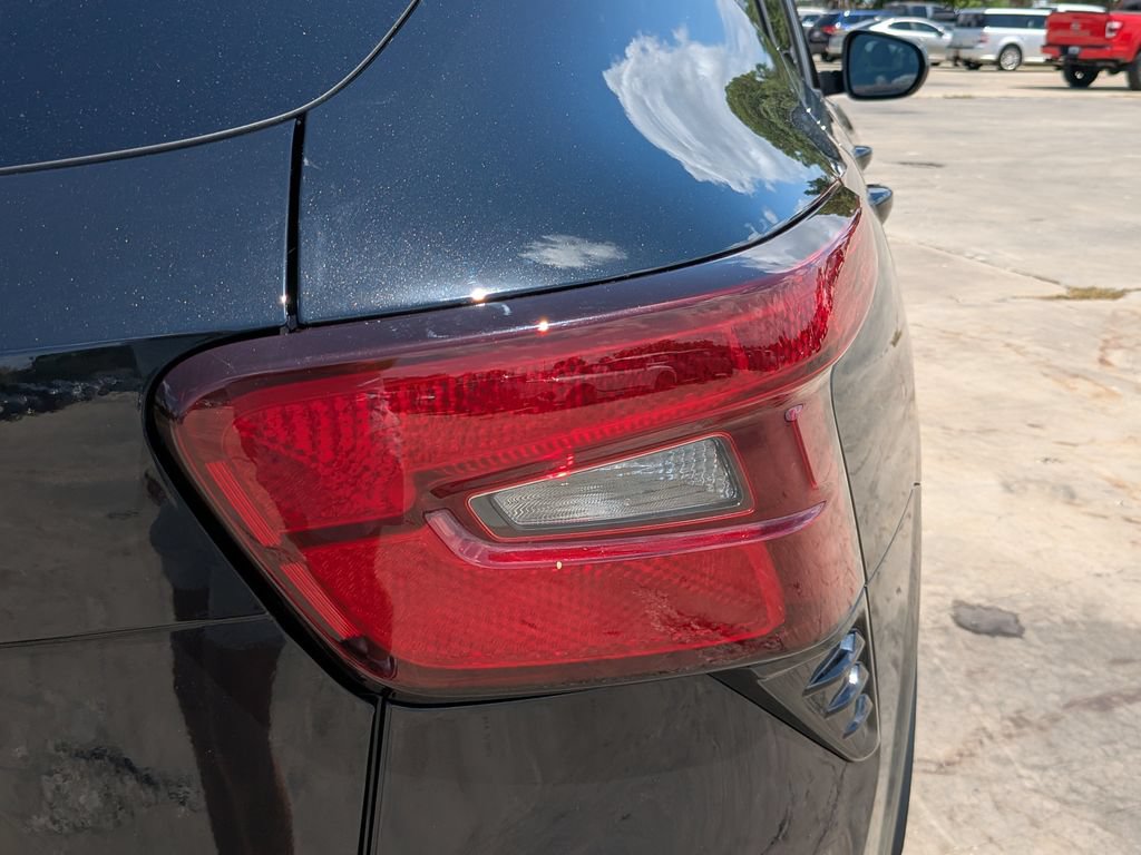 Used 2024 Chevrolet Trax RS w/ Sunroof Package FWD image 11
