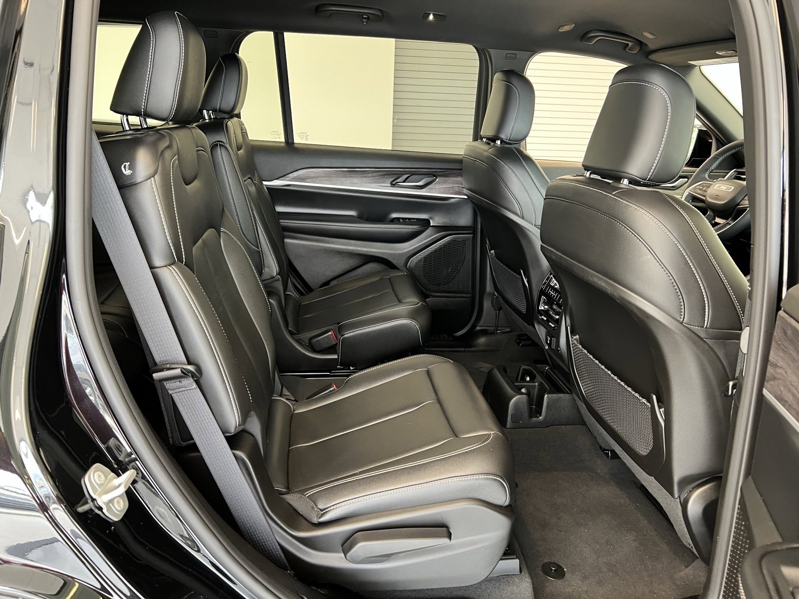 Used 2024 Jeep Grand Cherokee L Limited w/ Black Appearance Package image 54