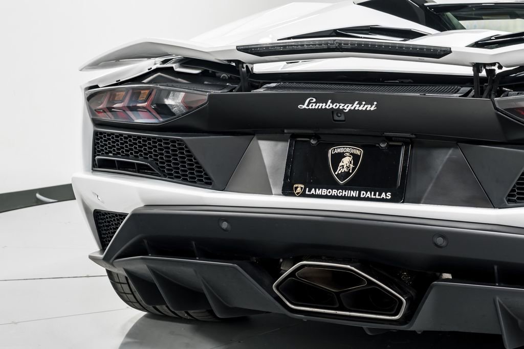Used 2018 Lamborghini Aventador S image 56