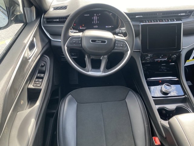 New 2025 Jeep Grand Cherokee Altitude image 56