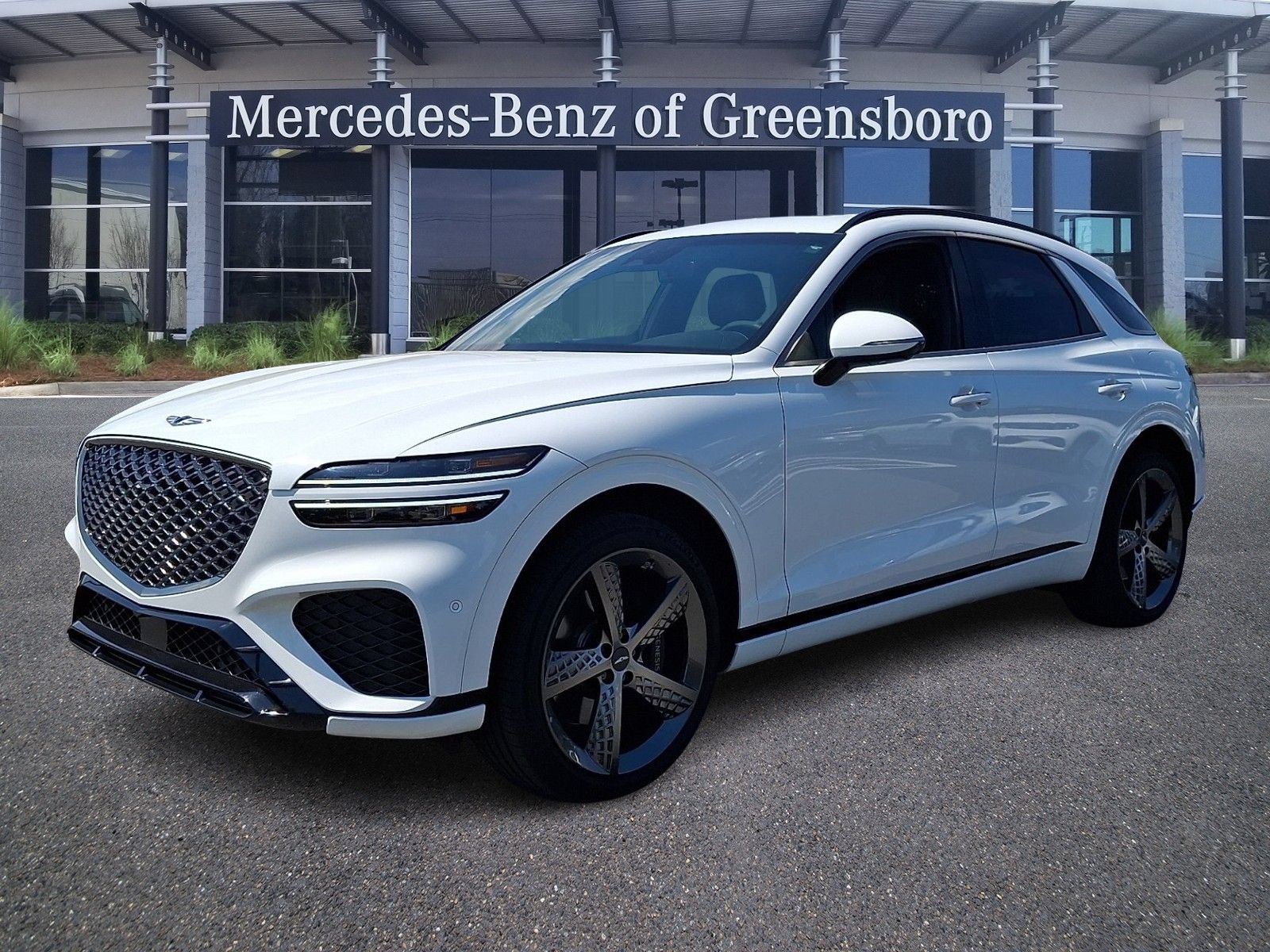 Used 2024 Genesis GV70 2.5T w/ Sport Prestige Package AWD/4WD image 3