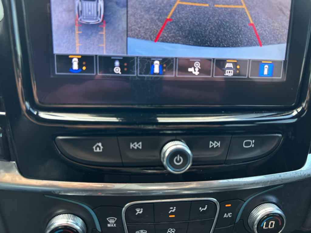 Used 2023 Chevrolet Traverse RS FWD image 29