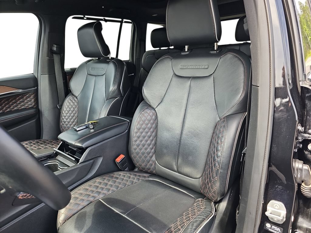 Used 2022 Jeep Grand Cherokee Summit w/ Luxury Tech Group V AWD/4WD image 15
