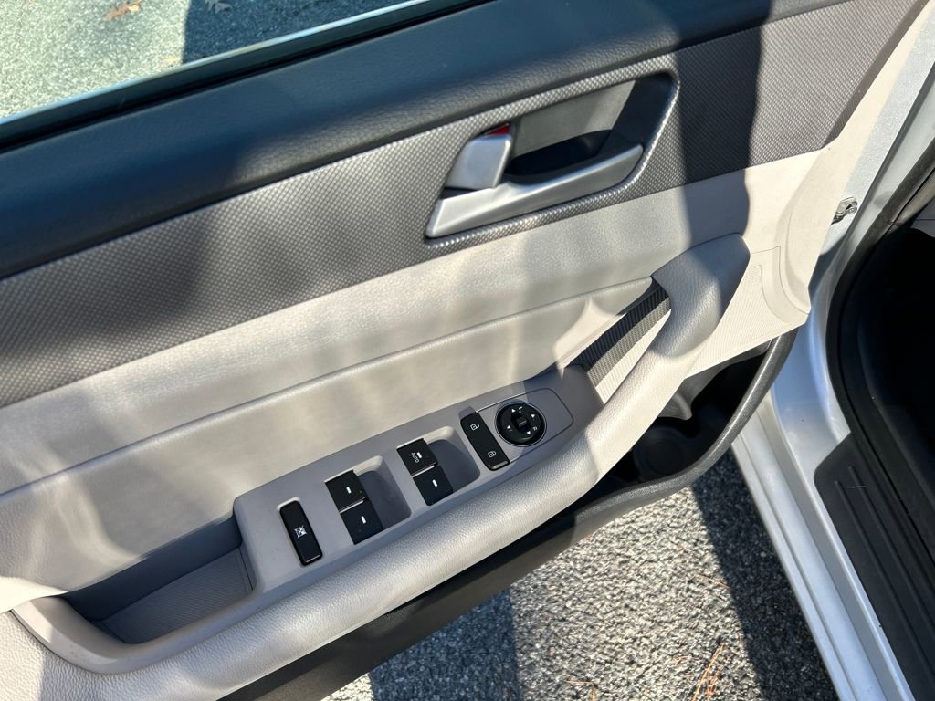 Used 2015 Hyundai Sonata SE w/ Option Group 09 image 14