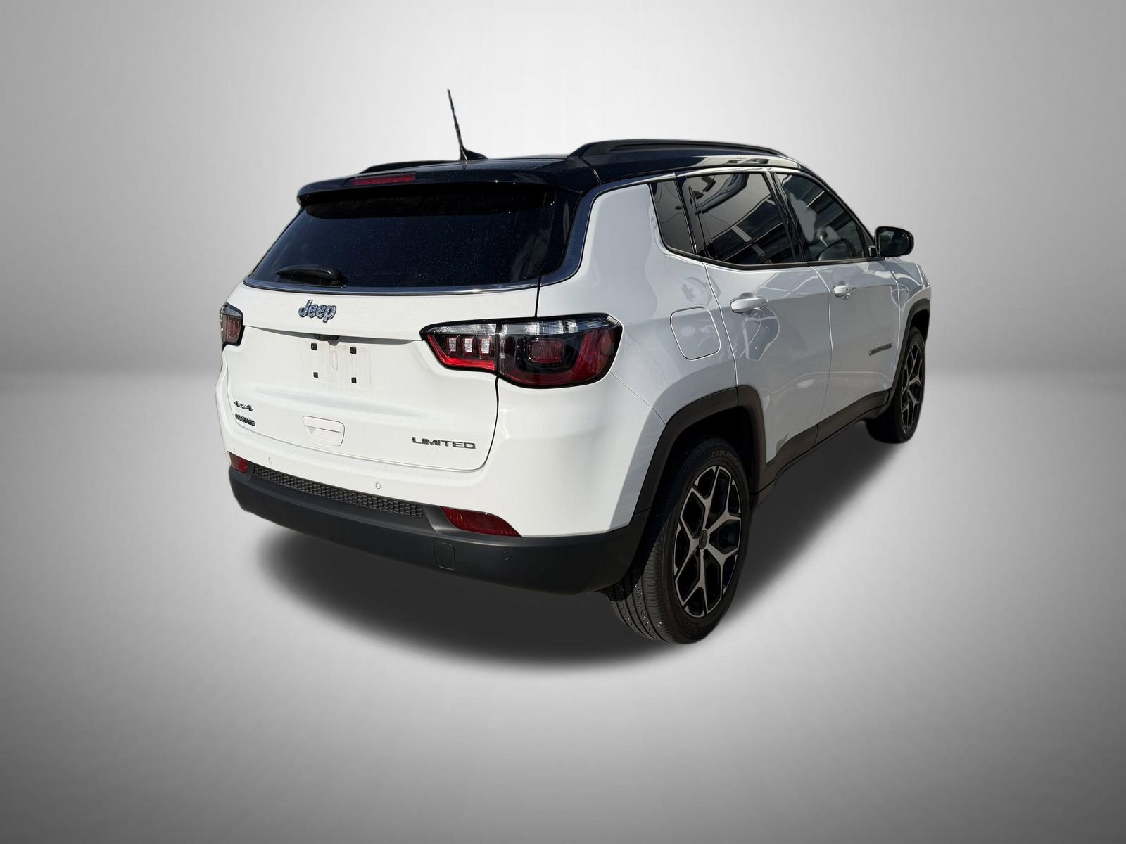 Used 2025 Jeep Compass Limited AWD/4WD image 3