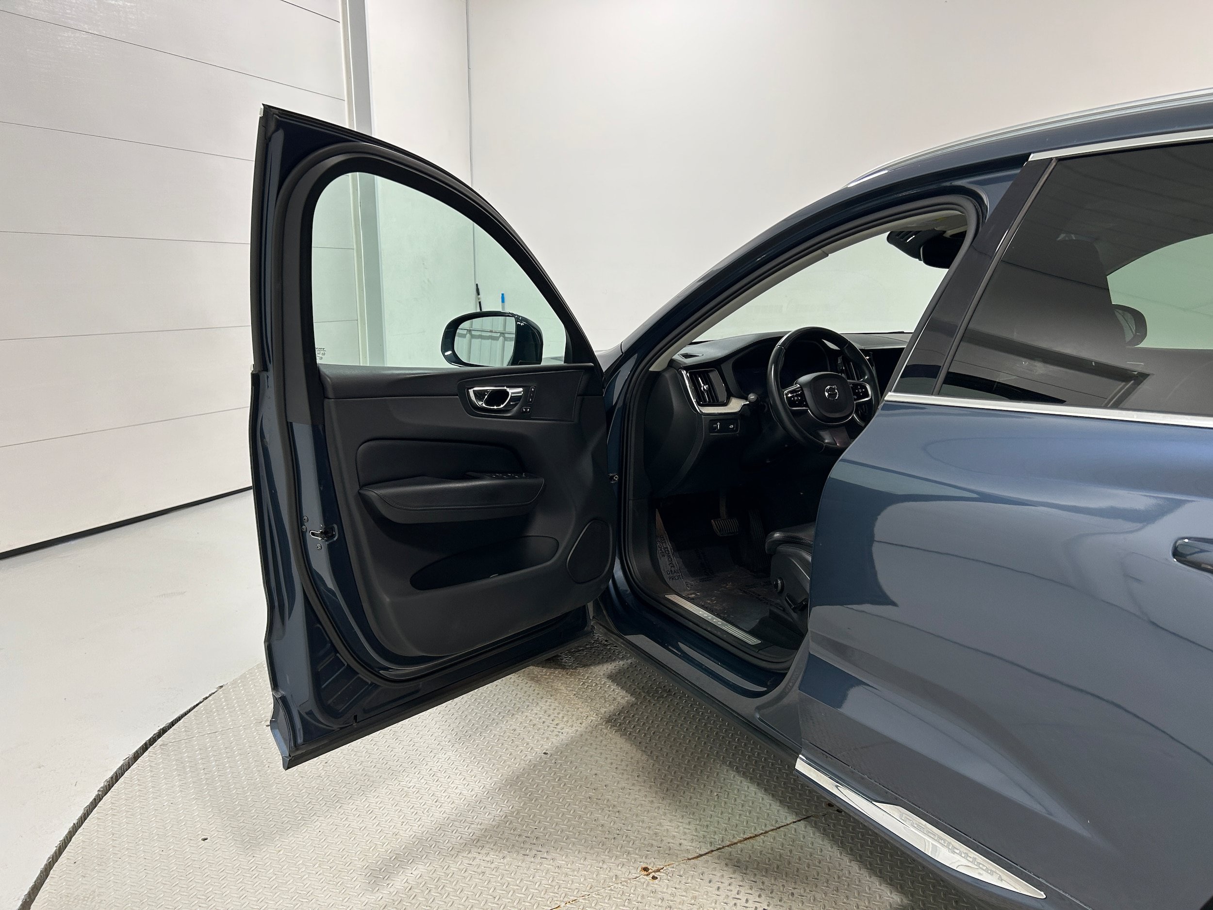 Used 2018 Volvo XC60 T5 Inscription AWD/4WD image 22
