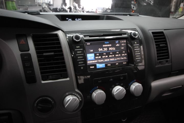 Used 2013 Toyota Tundra 4x4 CrewMax image 22