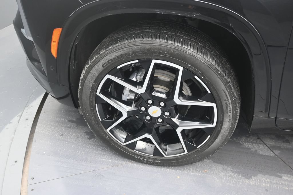 Used 2025 Chevrolet Traverse High Country FWD image 9