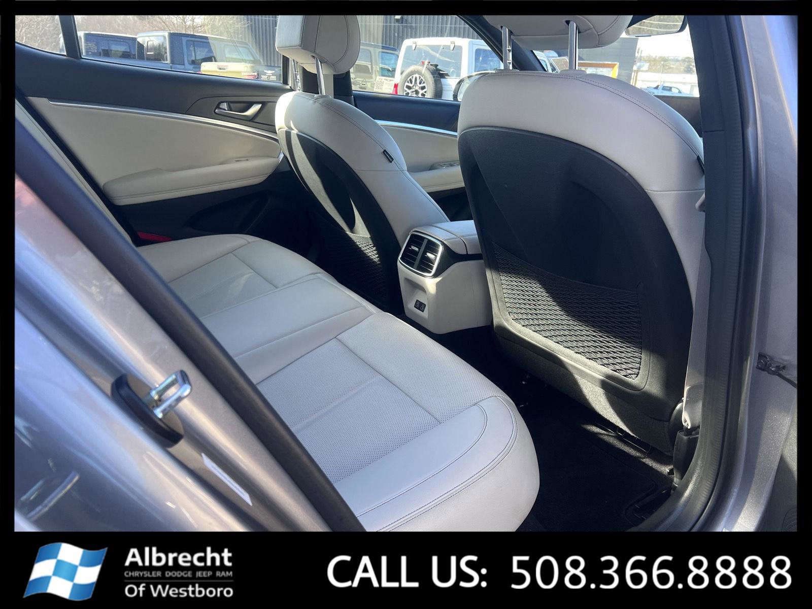 Used 2025 Genesis G70 2.5T image 16