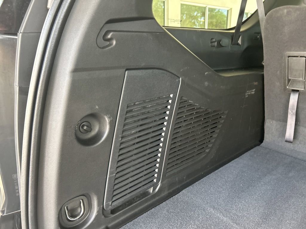 Used 2025 Chevrolet Suburban LS RWD image 38