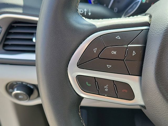 Used 2023 Chrysler Pacifica Touring-L FWD image 12