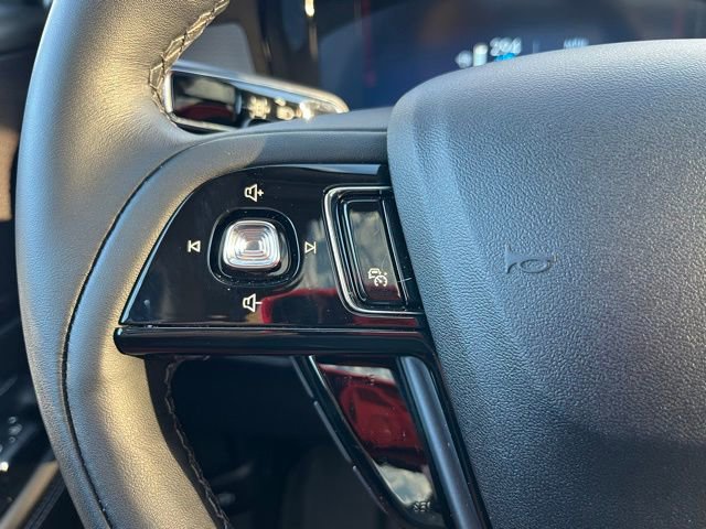 Used 2025 Lincoln Corsair Grand Touring w/ Equipment Group 301A image 17