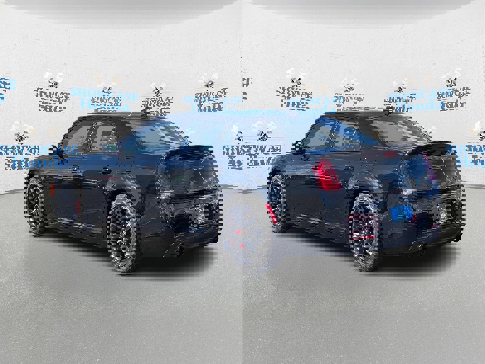 Used 2023 Chrysler 300 C image 5