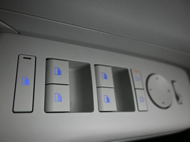 Used 2025 Hyundai Kona SE image 25