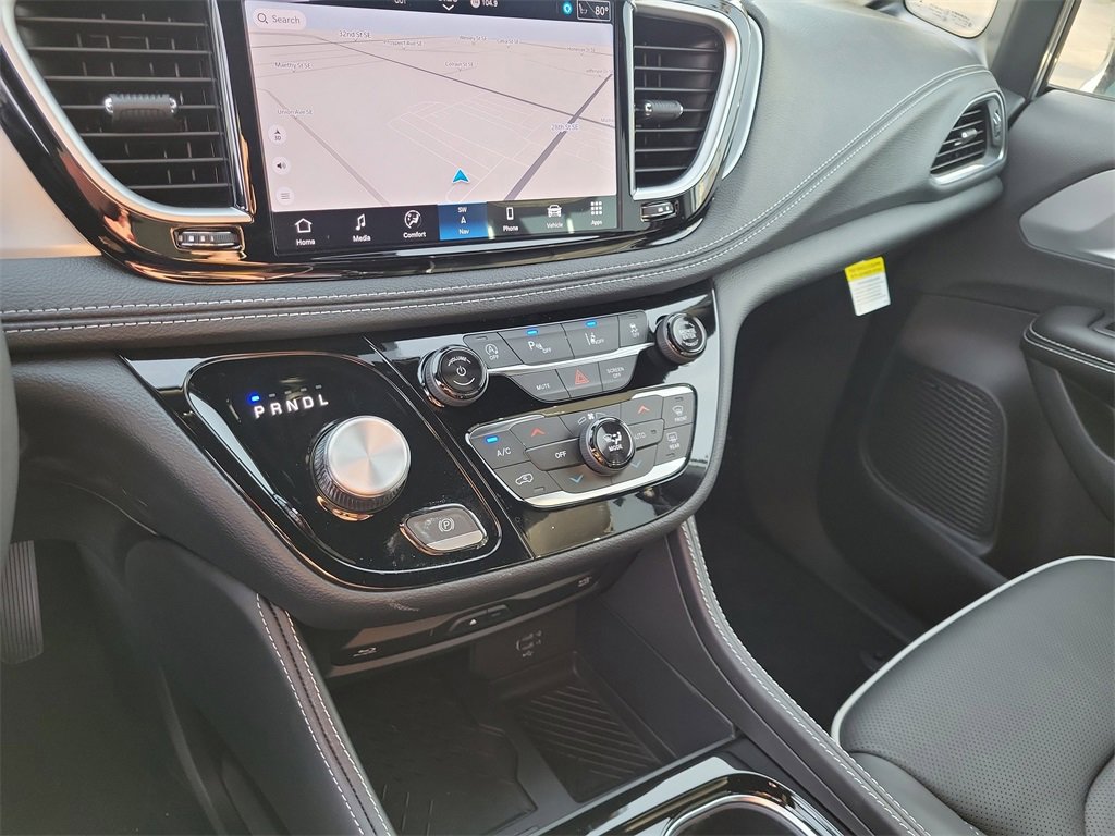 New 2026 Chrysler Pacifica Limited image 33