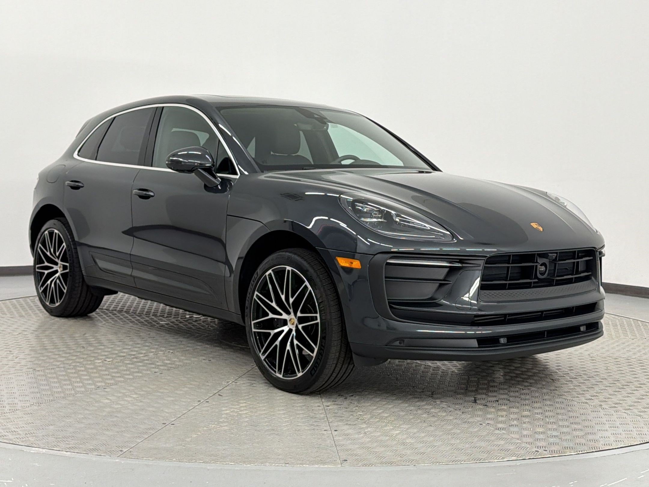 Used 2026 Porsche Macan AWD/4WD image 7