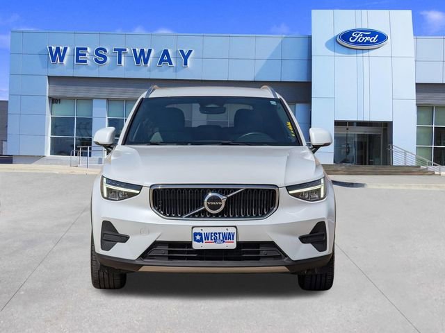 Used 2023 Volvo XC40 B5 Core image 7