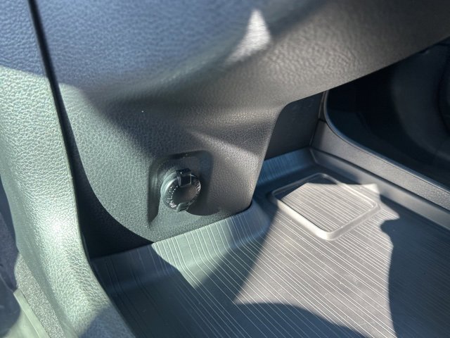 Used 2025 Toyota Sienna LE image 27