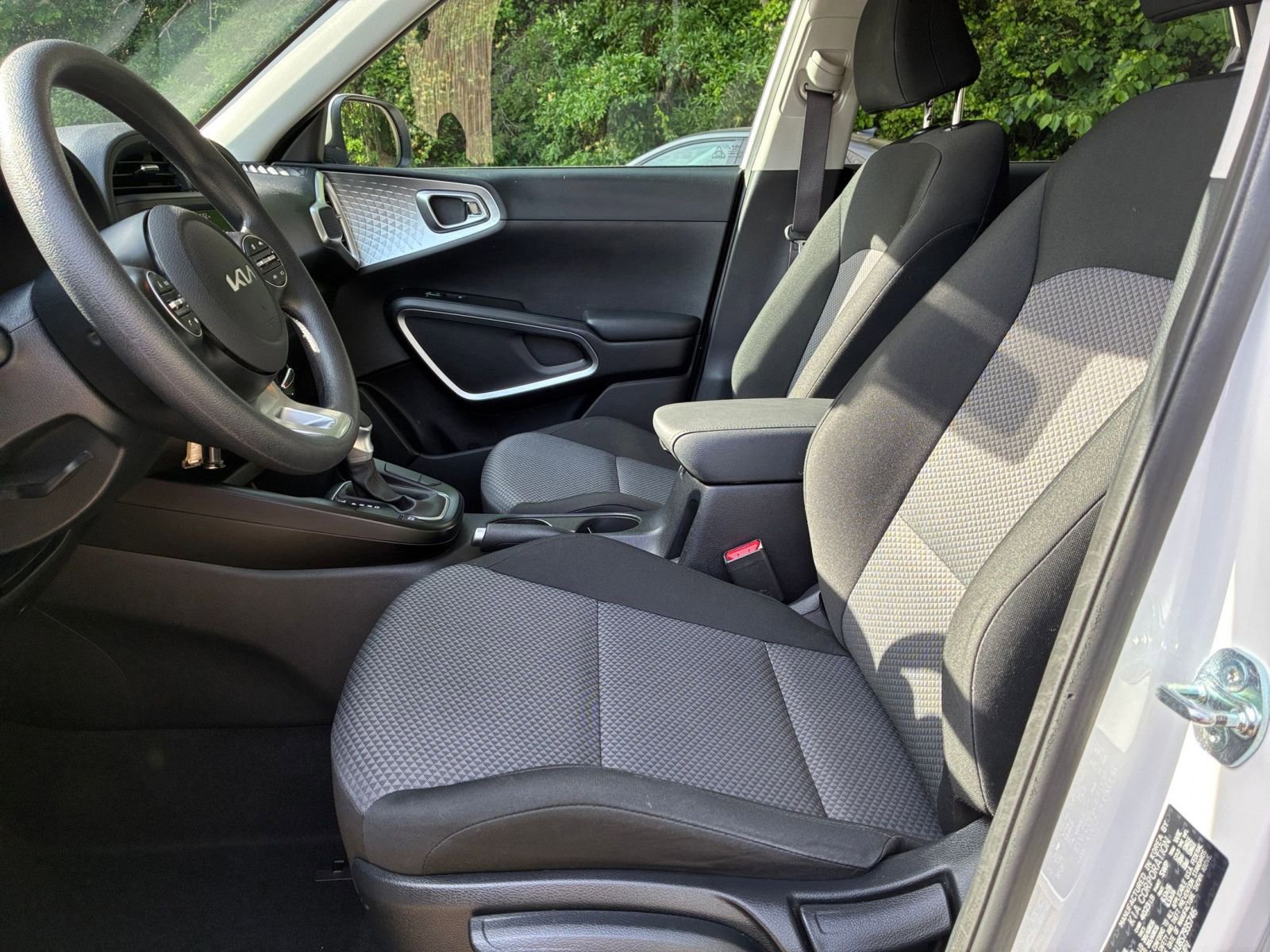 Used 2025 Kia Soul LX w/ LX Technology Package FWD image 35