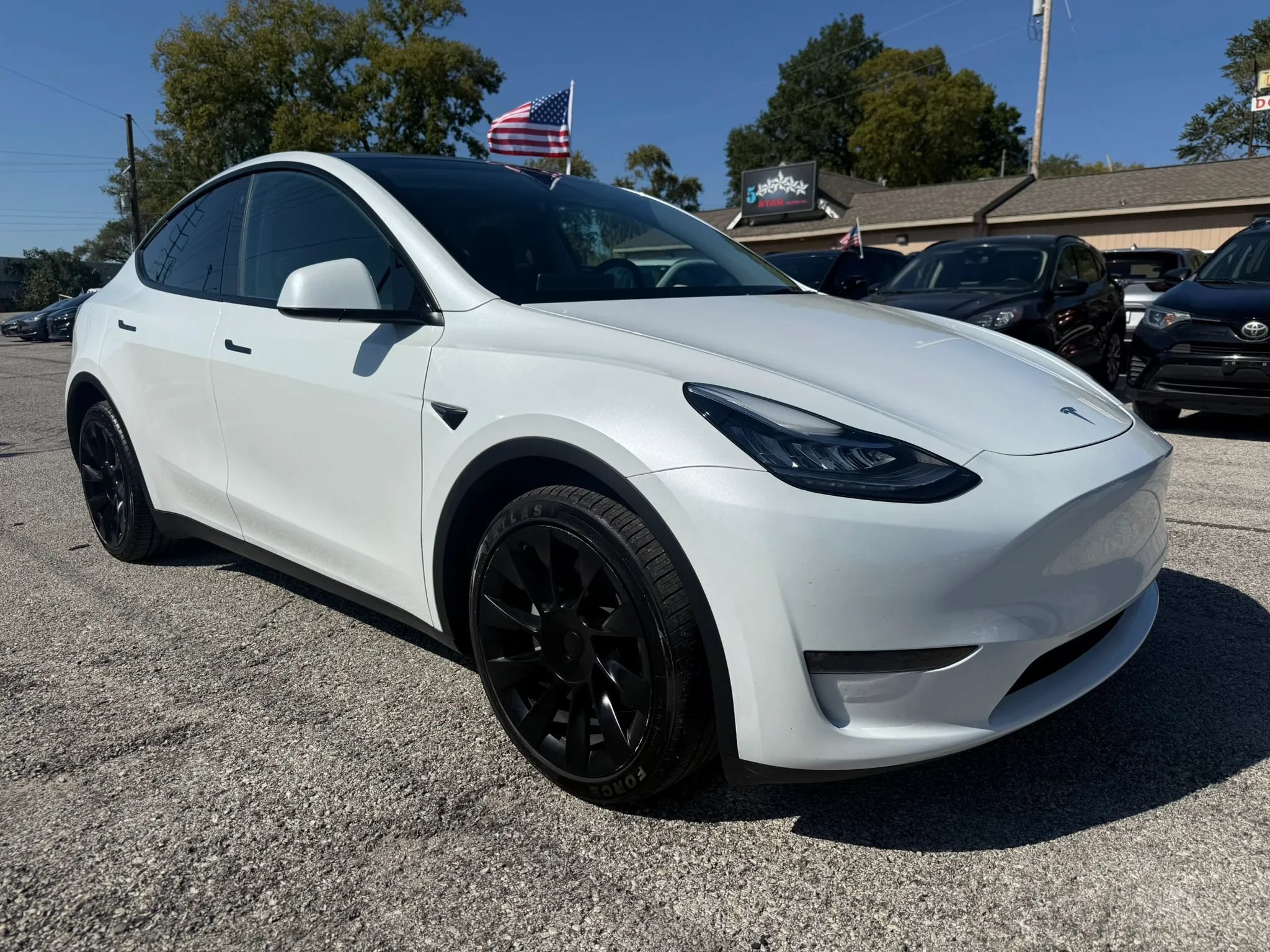 Used 2023 Tesla Model Y AWD image 1