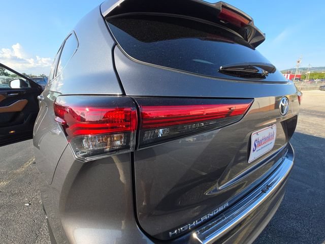 Used 2023 Toyota Highlander Platinum FWD image 29