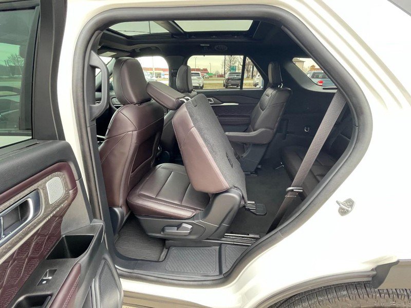 Used 2025 Ford Explorer Platinum w/ LUX Leather Package AWD/4WD image 18