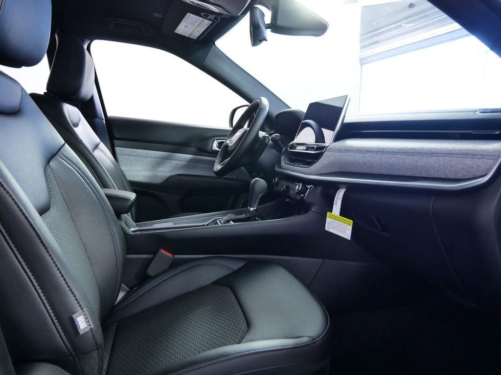 Used 2024 Jeep Compass Latitude image 20