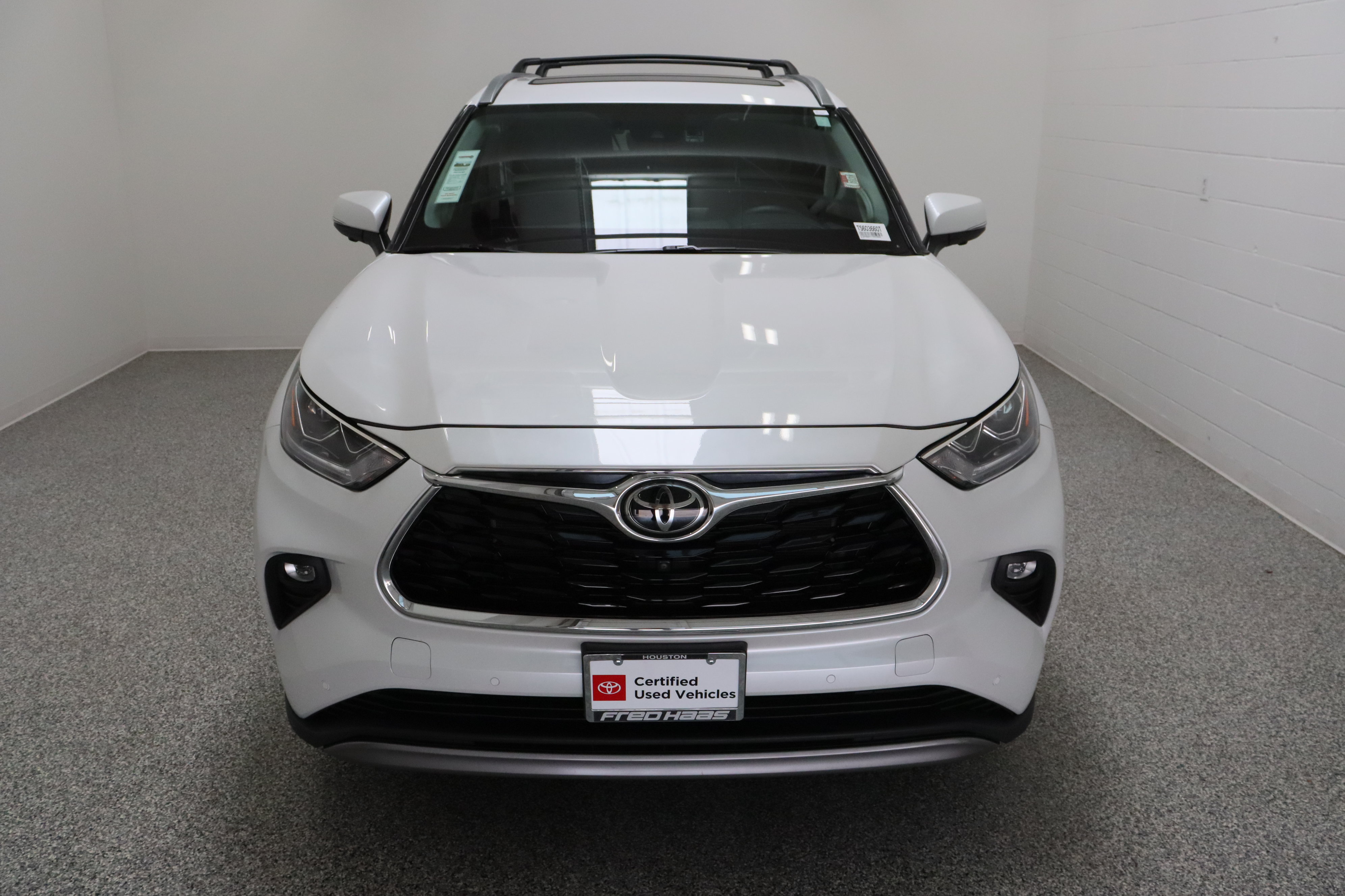 Certified 2026 Toyota Highlander Platinum AWD/4WD image 3