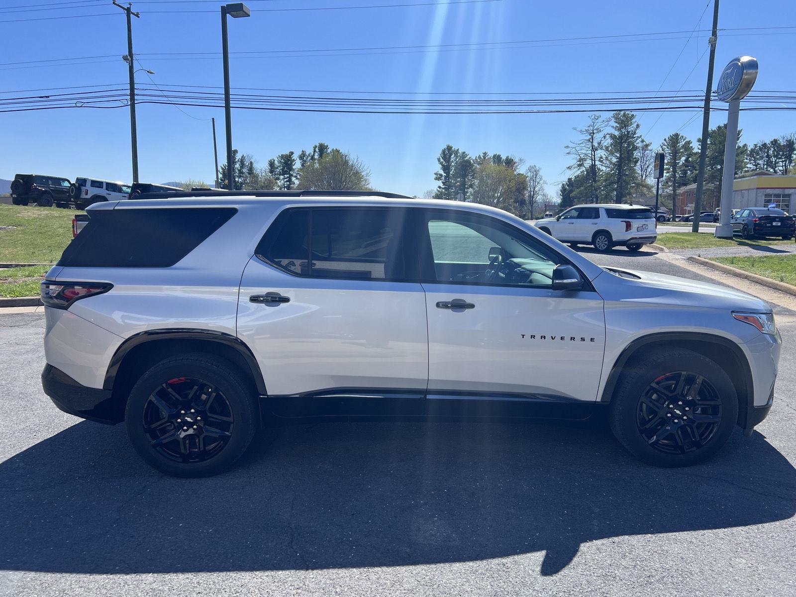 Used 2021 Chevrolet Traverse Premier w/ Redline Edition image 6