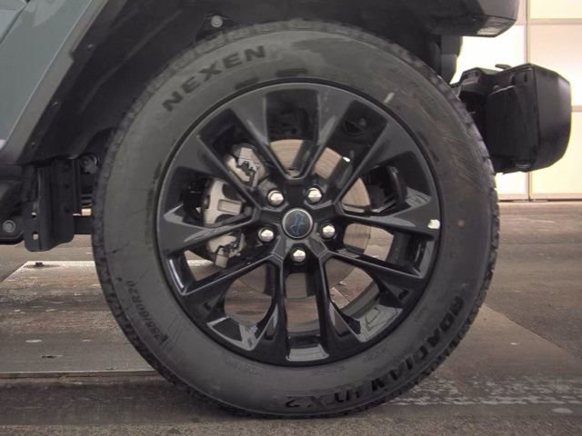 Used 2025 Jeep Wrangler Sahara 4xe image 19