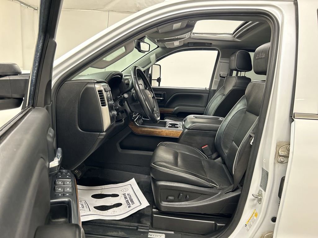 Used 2019 Chevrolet Silverado 3500 High Country w/ Duramax Plus Package image 9