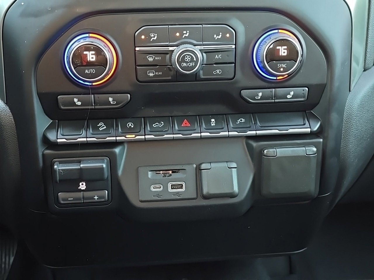 Used 2020 Chevrolet Silverado 1500 LT w/ All-Star Edition image 17