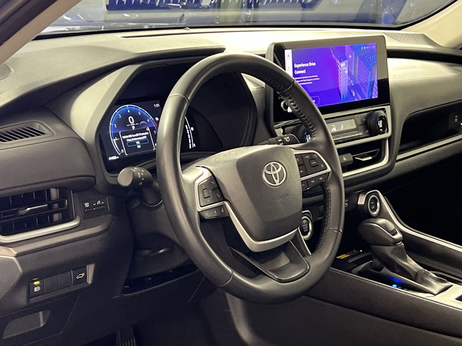 Used 2025 Toyota Grand Highlander AWD image 16