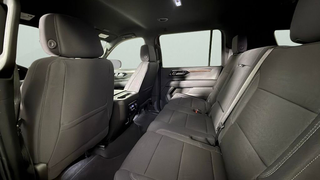 Used 2025 Chevrolet Suburban LS image 30