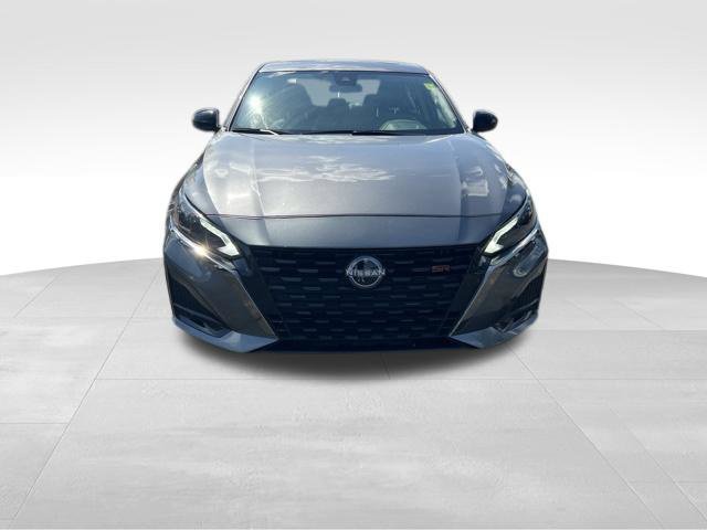 Used 2025 Nissan Altima 2.5 SR w/ SR Premium Package FWD image 2