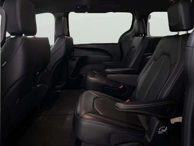 Used 2025 Chrysler Pacifica Select FWD image 60