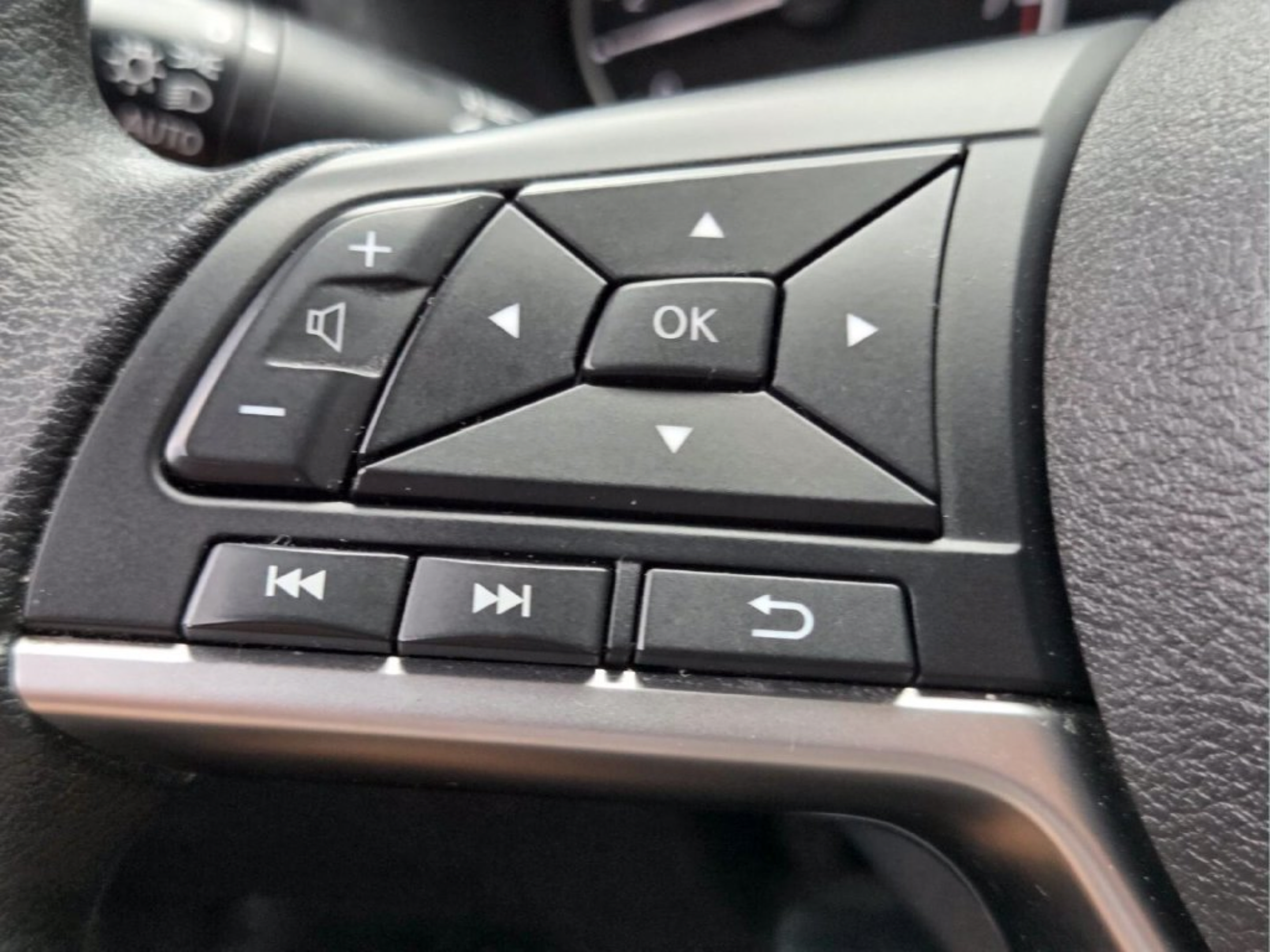 Used 2024 Nissan Sentra SV FWD image 27