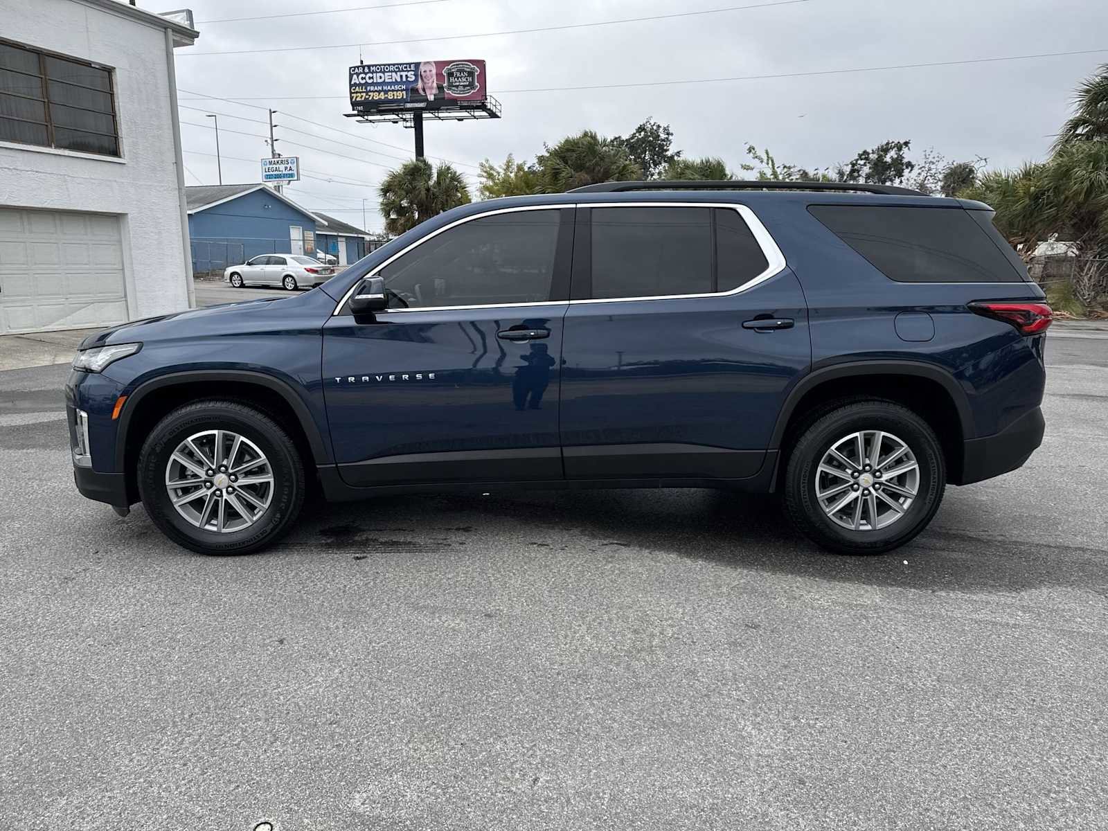 Used 2022 Chevrolet Traverse LT w/ LPO, Cargo Package image 3