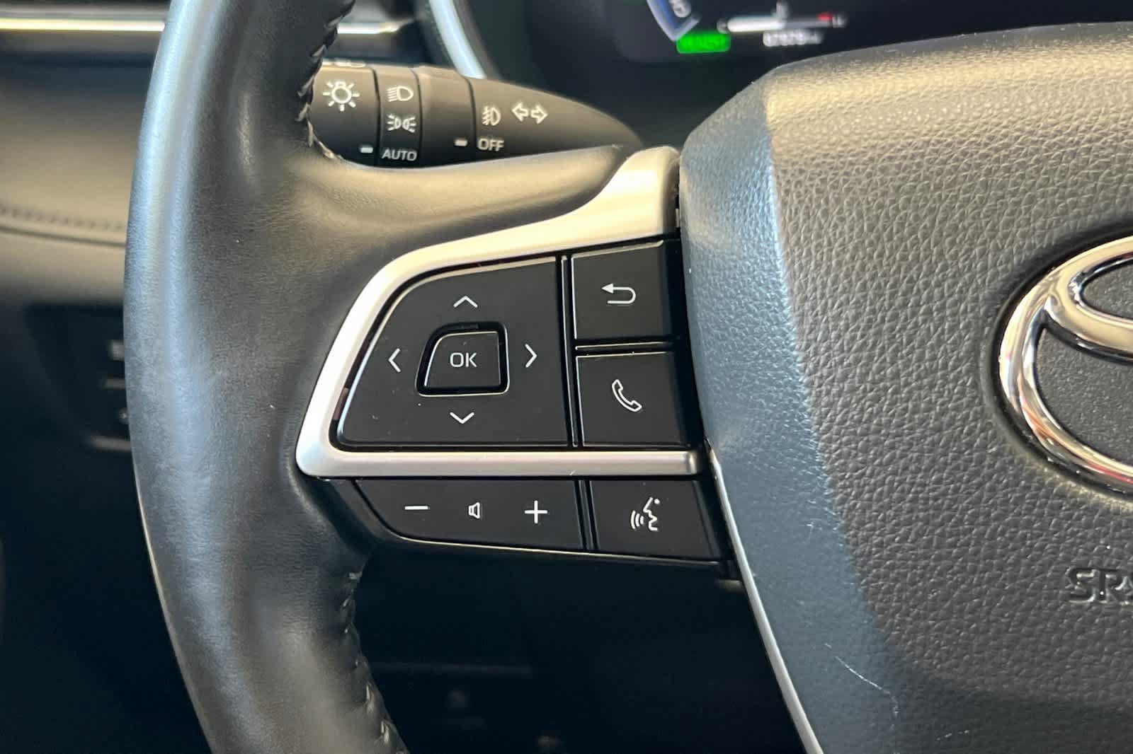 Used 2023 Toyota Highlander Limited AWD/4WD image 28