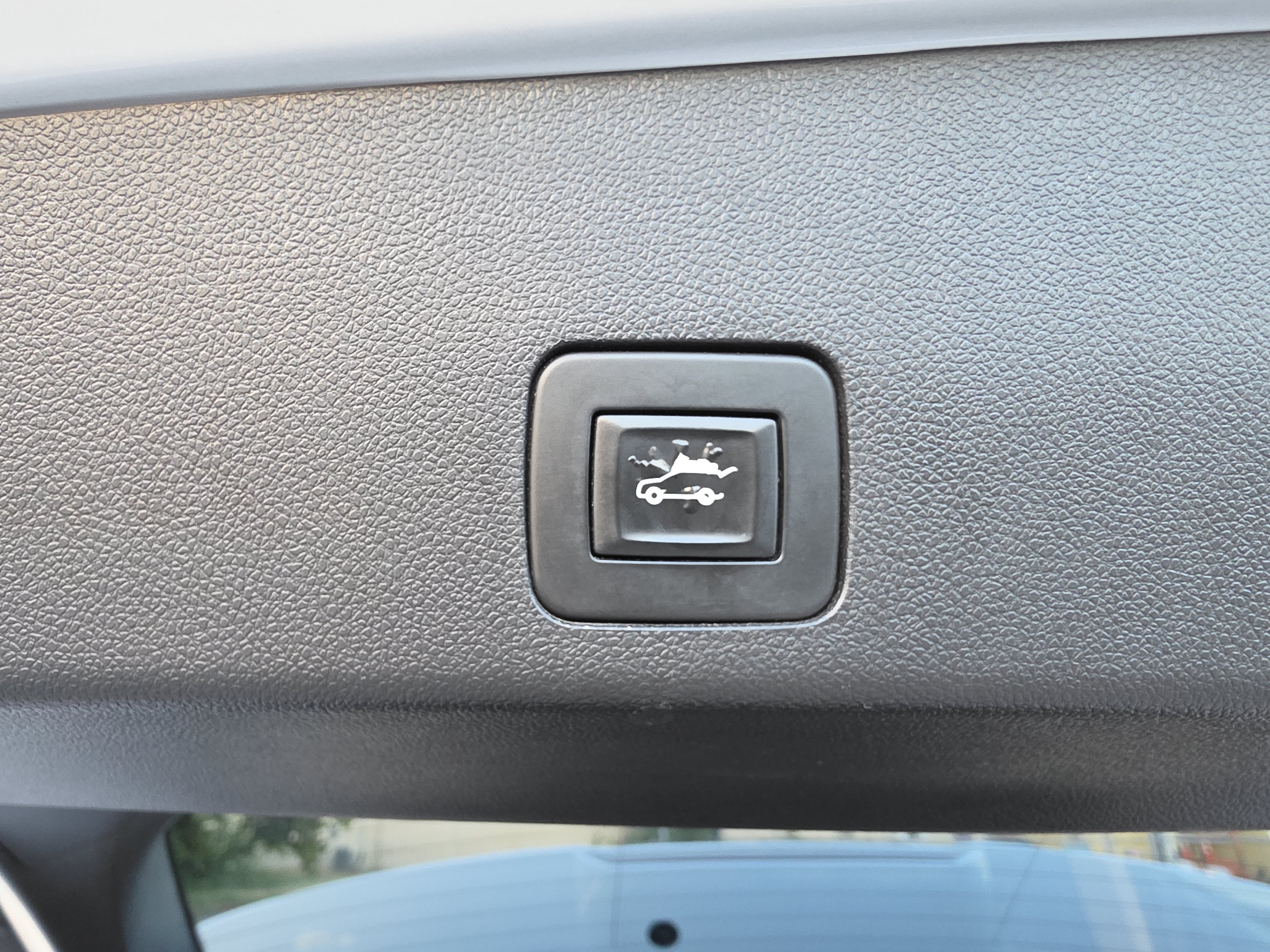 Used 2020 Buick Encore GX Preferred w/ Cold Weather Comfort Package FWD image 13