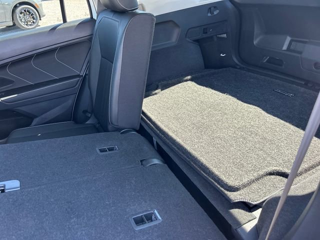 Used 2023 Volkswagen Tiguan SE image 43