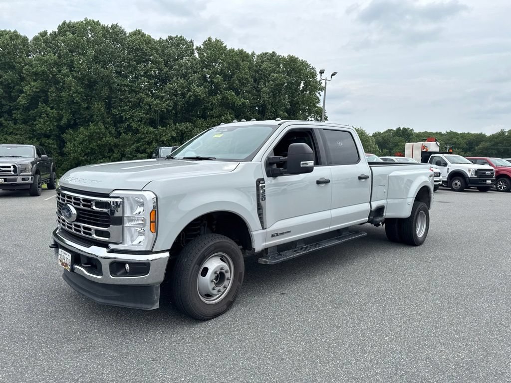 Used 2025 Ford F350 XLT AWD/4WD image 3