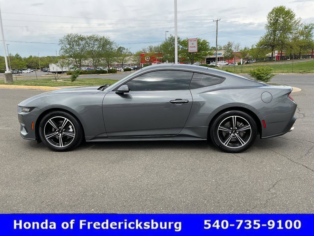 Used 2025 Ford Mustang Coupe image 3