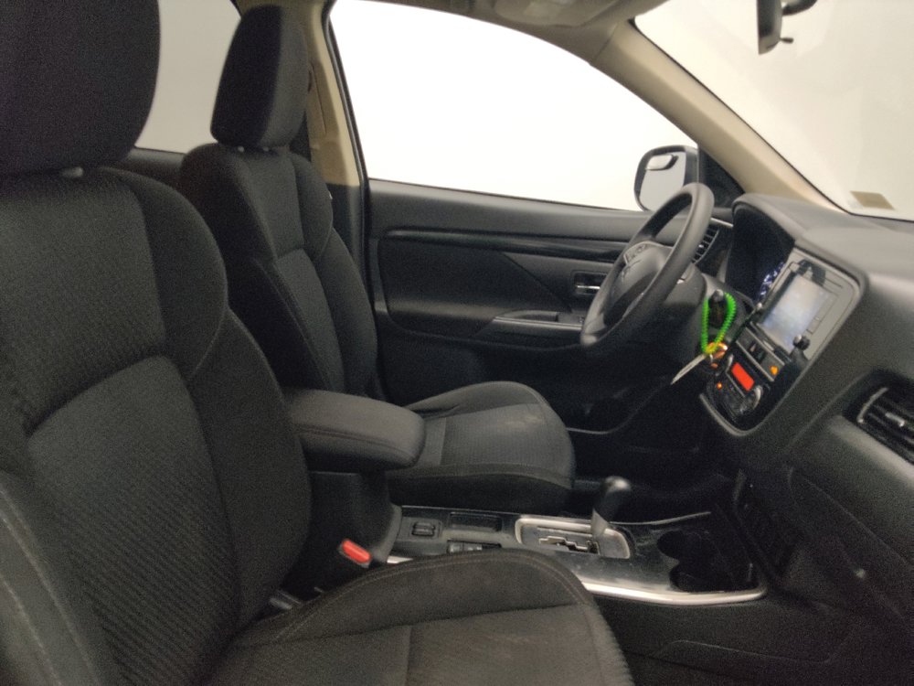 Used 2019 Mitsubishi Outlander ES FWD image 21