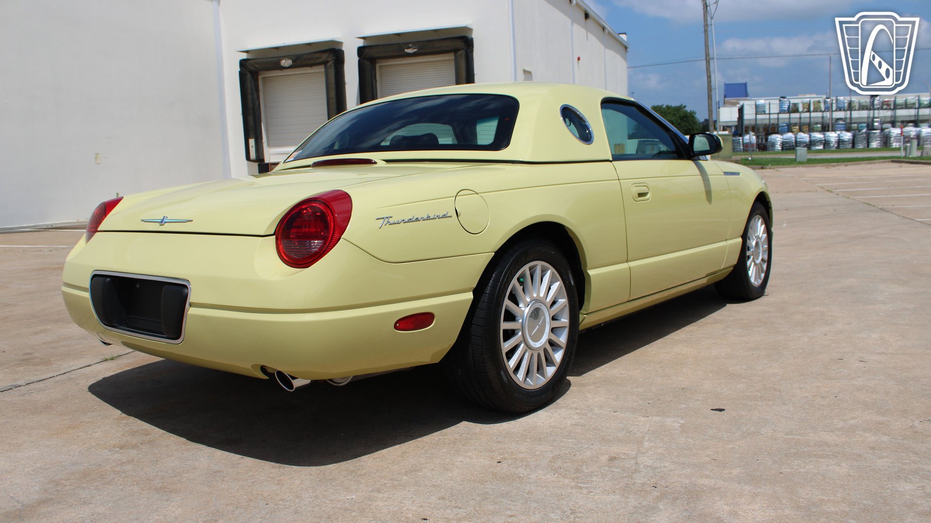 Used 2005 Ford Thunderbird RWD image 4
