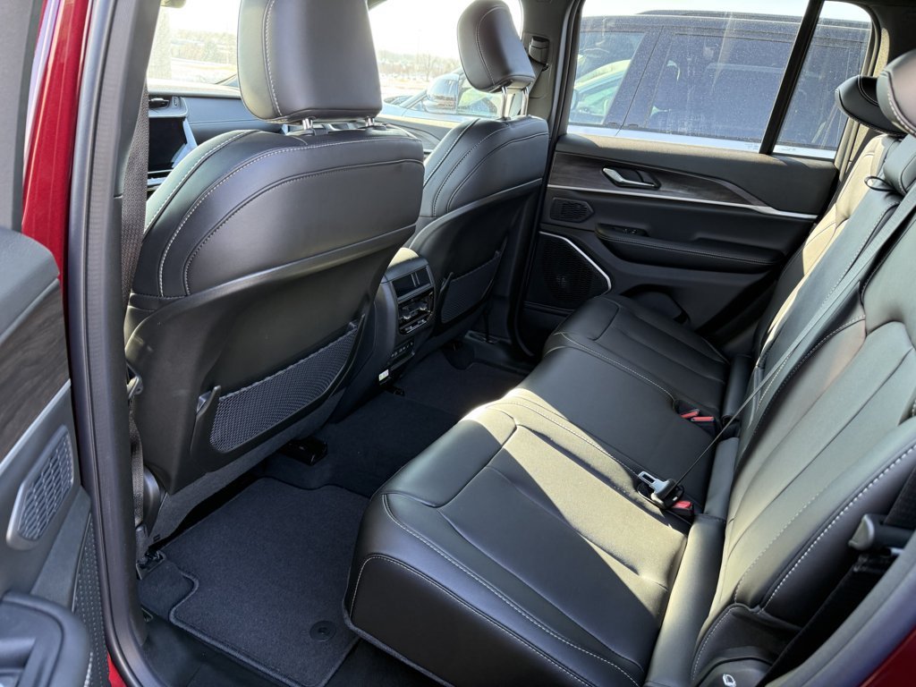 New 2026 Jeep Grand Cherokee Limited w/ Limited Altitude Package AWD/4WD image 12