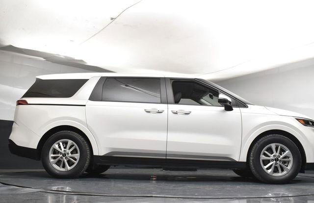 Certified 2024 Kia Carnival LX image 40