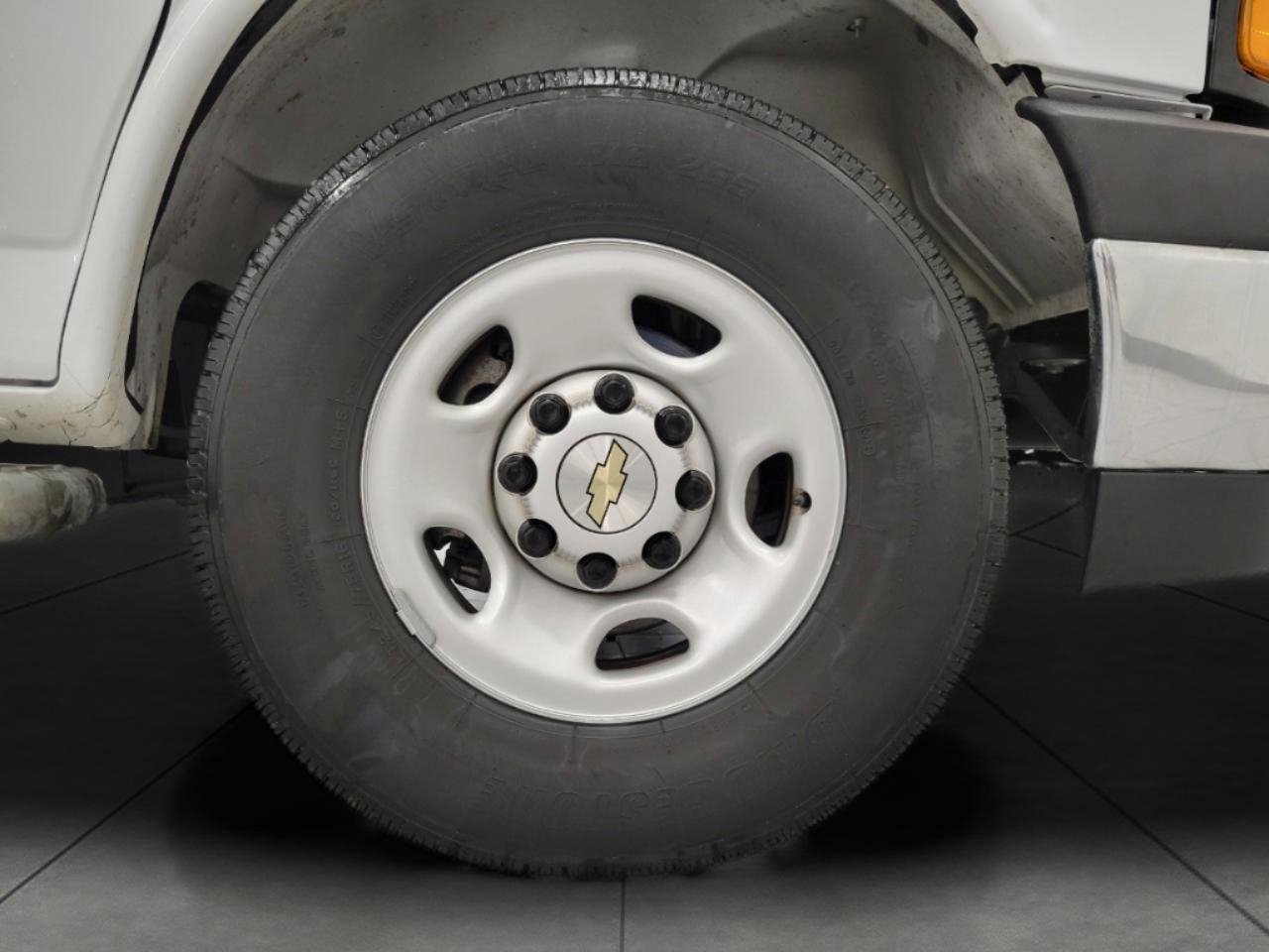 Used 2024 Chevrolet Express 2500 w/ Driver Convenience Package image 3